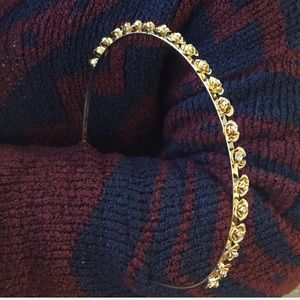 I am selling a 12 flower rhinestoned headband